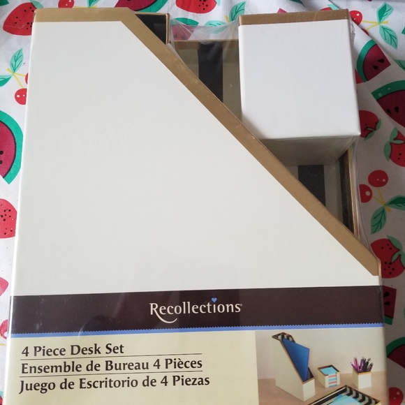 Desk accessories - Picture 1 of 4